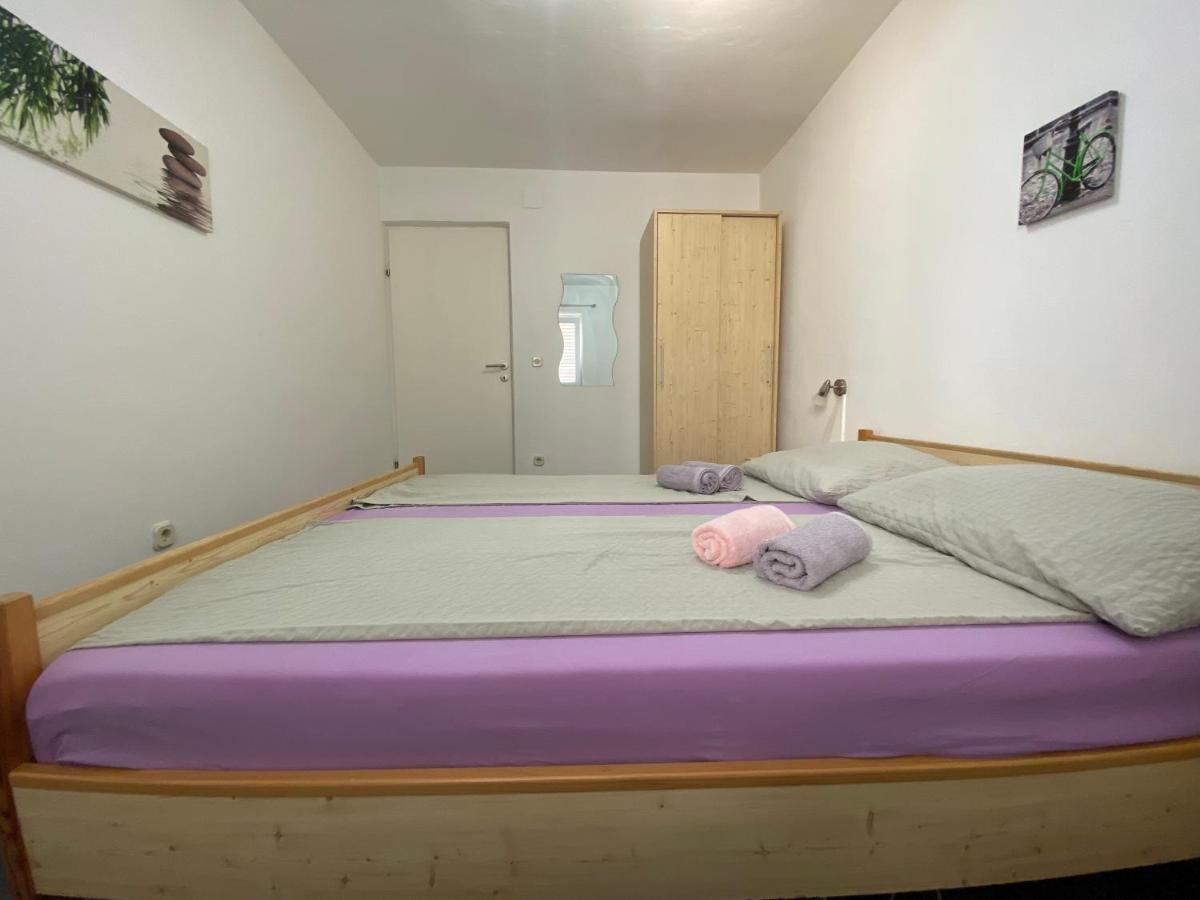 Lighthouse Apartman *