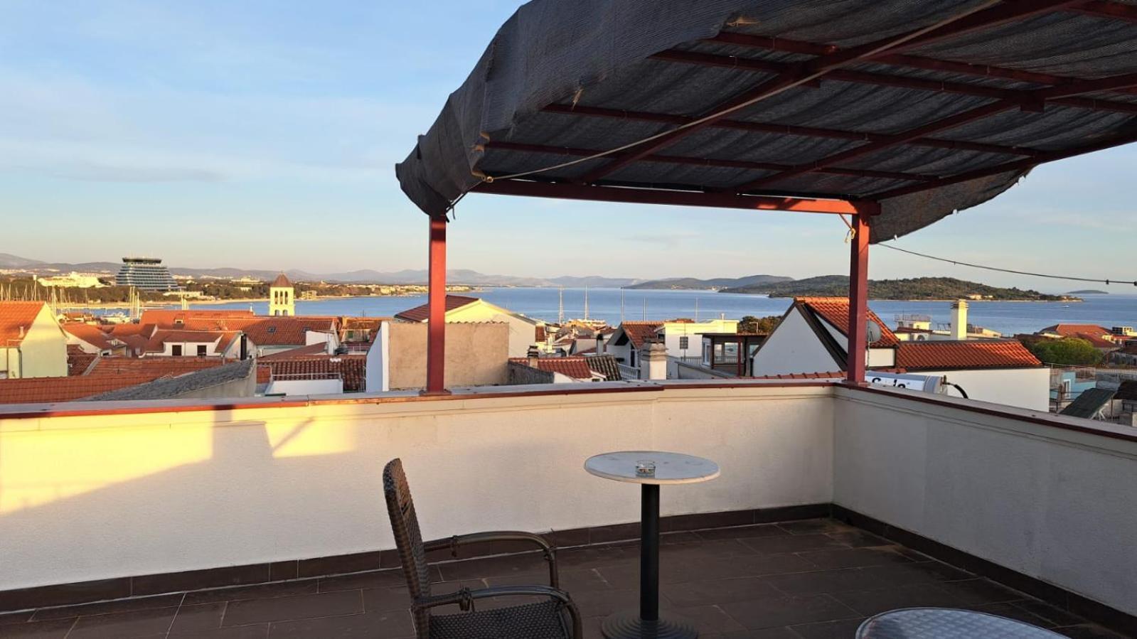 Lighthouse Apartment *